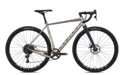 NS Bikes RAG+ 2 Road &amp; Gravel Plus 700C Silver 28&quot; Diamant Gravelbike in Sil