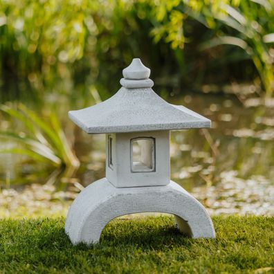 Große massive japanische Steinalterne Yukimi modern Oki Gata Steinguss frostfest