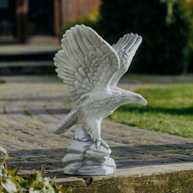 Großer massiver Stein Adler grau Blickrichtung links aus Steinguss frostfest
