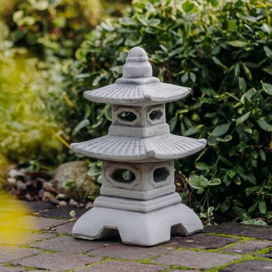 Massive japanische Steinlaterne Pagode mit Fenster LED Kerze Steinguss frostfest