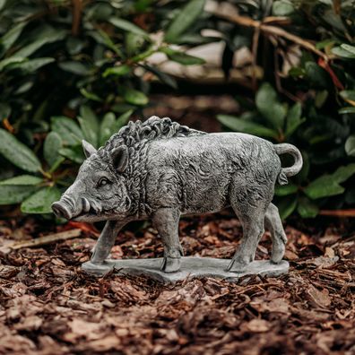 Massive Seinfigur Wildschwein Keiler H. 30 cm L. 48 cm aus Steinguss frostsicher