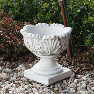 Massive Steinfigur Blumenschale im Eichenblatt-Design Breite 32 cm frostsicher