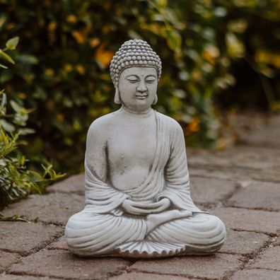Massive Steinfigur Buddha klein Tempelwächer Feng Shui aus Steinguss frostfest