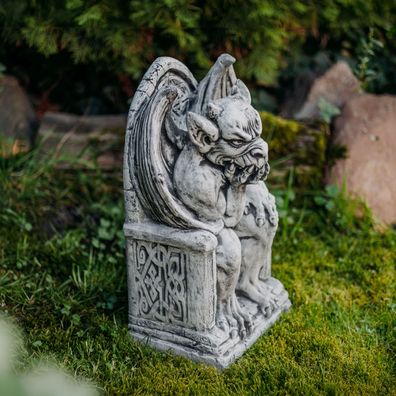 Massive Steinfigur Gargoyle der Herrscher auf Thron Teufel Steinguss frostfest