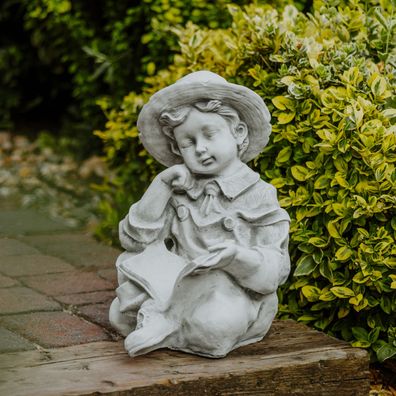 Massive Steinfigur Junge mit Buch Gartendeko Kinderfigur aus Steinguss frostfest