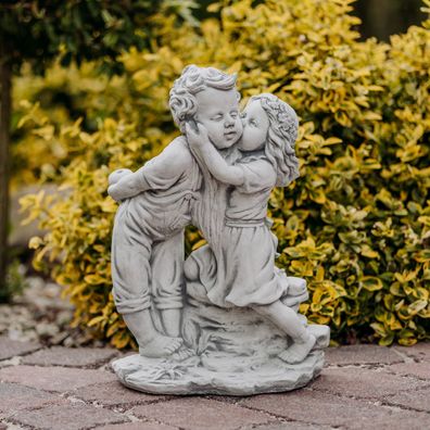 Massive Steinfigur Junge und Mädchen aus Steinguss frostfest Garten Raumdeko