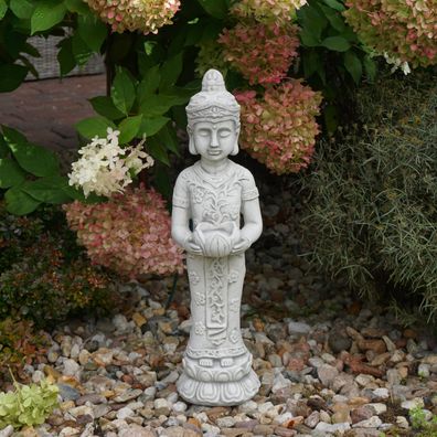 Massive Steinfigur schmaler stehender Buddha mit Lotusblüte Steinguss frostsiche