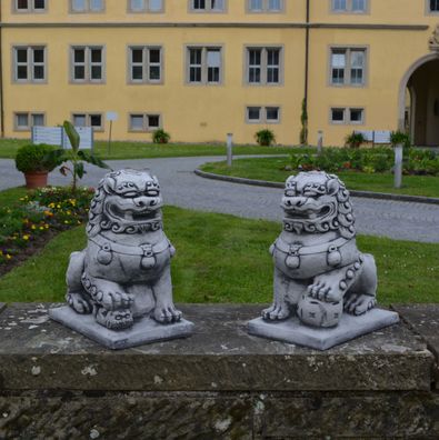 Massive Steinfiguren Chinesische Wächterlöwen Shishi Fu Hunde Steinguss frostfes