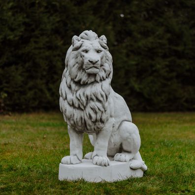 Riesiger Stein - Löwe auf Podest Blick links Torwächter Steinguss frostsicher
