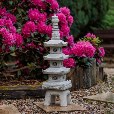 Sehr große massive Pagode japanische Steinlaterne Oki Gata Steinguss frostfest