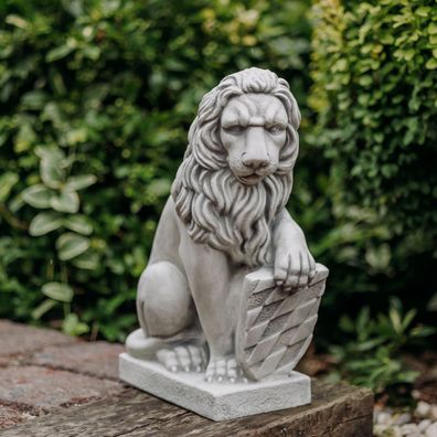 Steinfigur Statue Löwe mit Schild links, H. 40 cm, 15 kg, Steinguss frostsicher