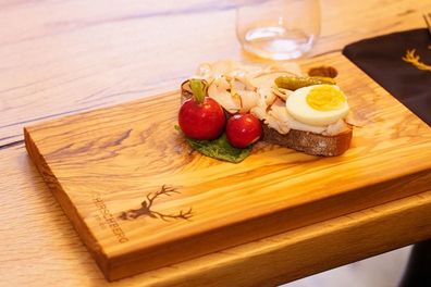 Hirschberg Est. 2022 - Edle Holzbretter Olivenholz - Varianten