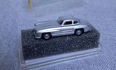 Mercedes Benz 300 SL, silber, Praline