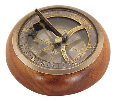 Sonnenuhr Kompass auf Holzsockel Kompaß