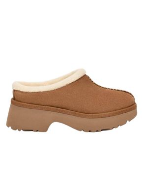 Hausschuhe UGG New Heights Cozy aus Veloursleder, braun