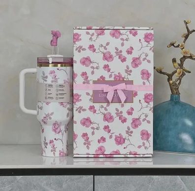Stanley X Love Shack Fancy Quencher 40 Unzen Becher - Ribbon Rosa Pink Limited