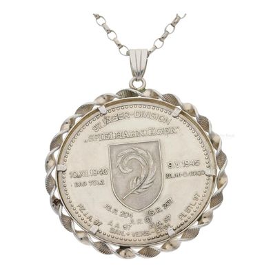 Anhänger Medaille 999/000 Silber, Kordelfassung 925/000 Silber, getragen 25323298