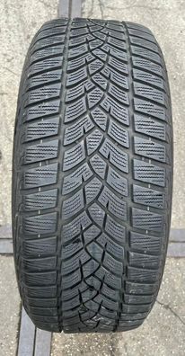 1x Winterreifen 215/55 R17 98V XL Goodyear UltraGrip Performance + DOT19 5,4-5,9mm