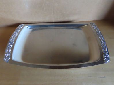 Servierplatte Metall rechteckig auf den Griffen Relief ca.36x21,7 cm