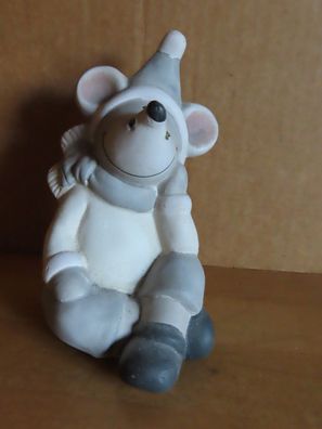 Figur Maus sitzt in Winterkleidung grau weiß ca.12cm H / /HNE Barthaare