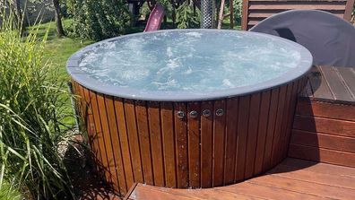 Elektrische Bade Faß Elektro Hot Tub Whirpooll SPA Ø 2,25 cm Badetonne LED