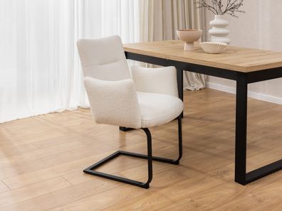 Hera - Polsterstuhl im modernen Design aus weißem Bouclé