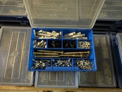 Schrauben und Dübel Sortimente im Koffer, Palette 35