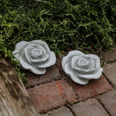 Sonderangebot: Wunderschöne Stück 2 Deko Rosen Stein Blüten Steinguss frostfest