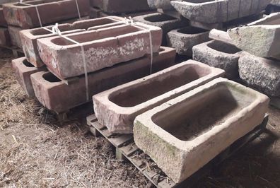 Antike Sandsteintröge, Sandsteintrog, Steintrog, Tröge aus altem Sandstein