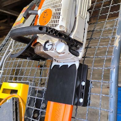 Motorsägen Halter für Seilwinde oder Anhänger