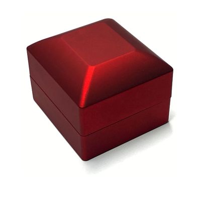 UpGrade Ringbox rot 64x59mm inklusive Licht SpotLight Geschenkbox Etui