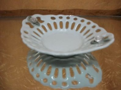 Kleine Durchbruchschale oval mit Blüten