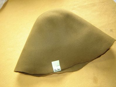 Hutstumpen Wolle glatt goldoliv 80gr Ü 52cm Rand 86 cm Stu 865