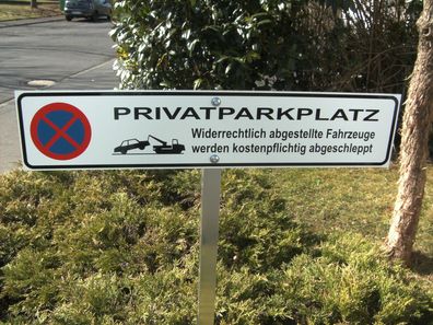 Privatparkplatz Parken verboten Größe 520 x 110 x 4,0 mm mit 750 mm Erdstab