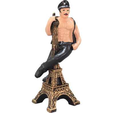 Mann beim Poledance auf Eiffelturm
