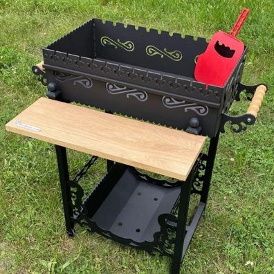 Mangal-Grill Vostichnij mit Eichenholzablage ? in Schwarz