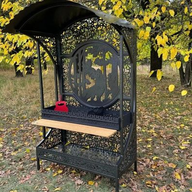 Mangal-Grill Jäger mit Verzierungen und Überdachung