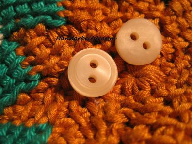 1Kunststoffknopf creme 11x3mm 2Loch 2mm Nr 1555