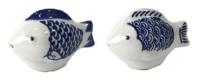 Schwimmende Fische blau