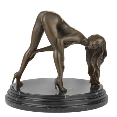 Hochwertige erotische Bronzeskulptur weiblicher Akt - künstlerische Figur auf Marmors