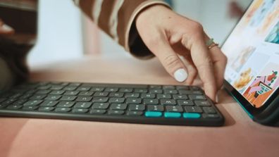 Tabletzubehör Logitech Flip Folio mit Bluetooth-Tastatur