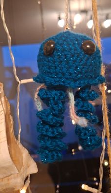 Selfmade Handarbeit - Qualle mit Glitzerwolle