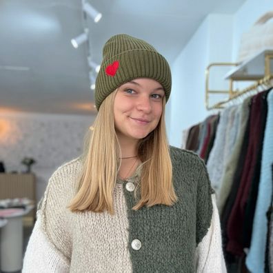 Mütze Herzstickerei Leonie Olivgrün Damen Mützen Frauen Strickmütze Frau Beanie