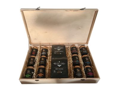 Holzbox mit 2x 330g Black Label Coffee Malabar und 12 Gewürzmischungen
