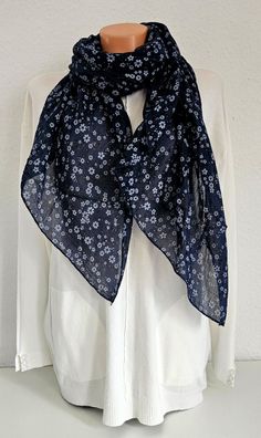 Blogger Italy Schal Tuch Halstuch mit Seide asymetrisch Blütenprint Dunkelblau