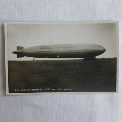 Foto AK Zeppelin Luftschiff LZ 127 nach der Landung