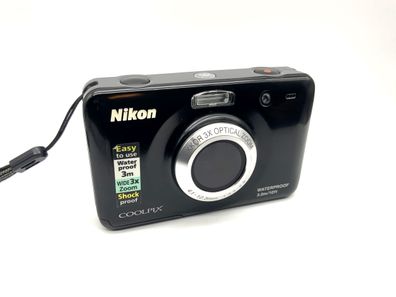 Nikon Coolpix S30 mit Nikkor 3x Optical Zoom 4.1-12.3mm 1:3.3-5.9 Waterproof