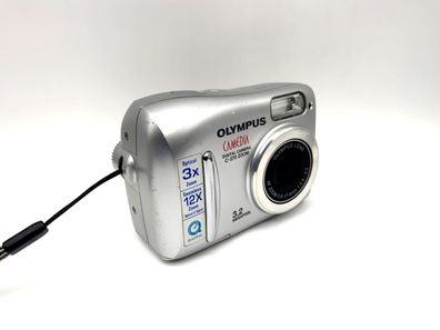 Olympus C-370 Zoom mit AF Zoom Lens 5.8-17.4mm 1:2.9-5.0 3.2 MP 3x Optical Zoom
