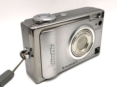 Fujifilm FinePix F11 Digitale Kompaktkamera mit 8-24mm 1:2.8-5