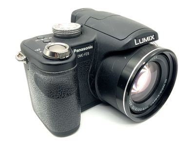 Panasonic Lumix DMC-FZ8 Bridgekamera mit Leica DC Vario-Elmarit Digitalkamera